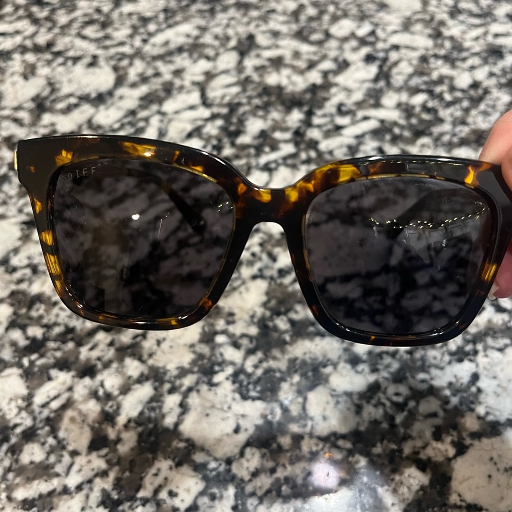 Diff Eyewear Bella Polarized Tortoise Sunglasses